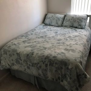 Full size floral comforter